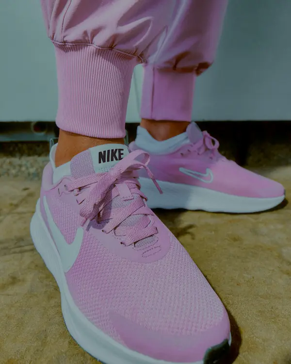 HO24_W_RN_DV9453-523_FV6343-500_L205_GBL_0330